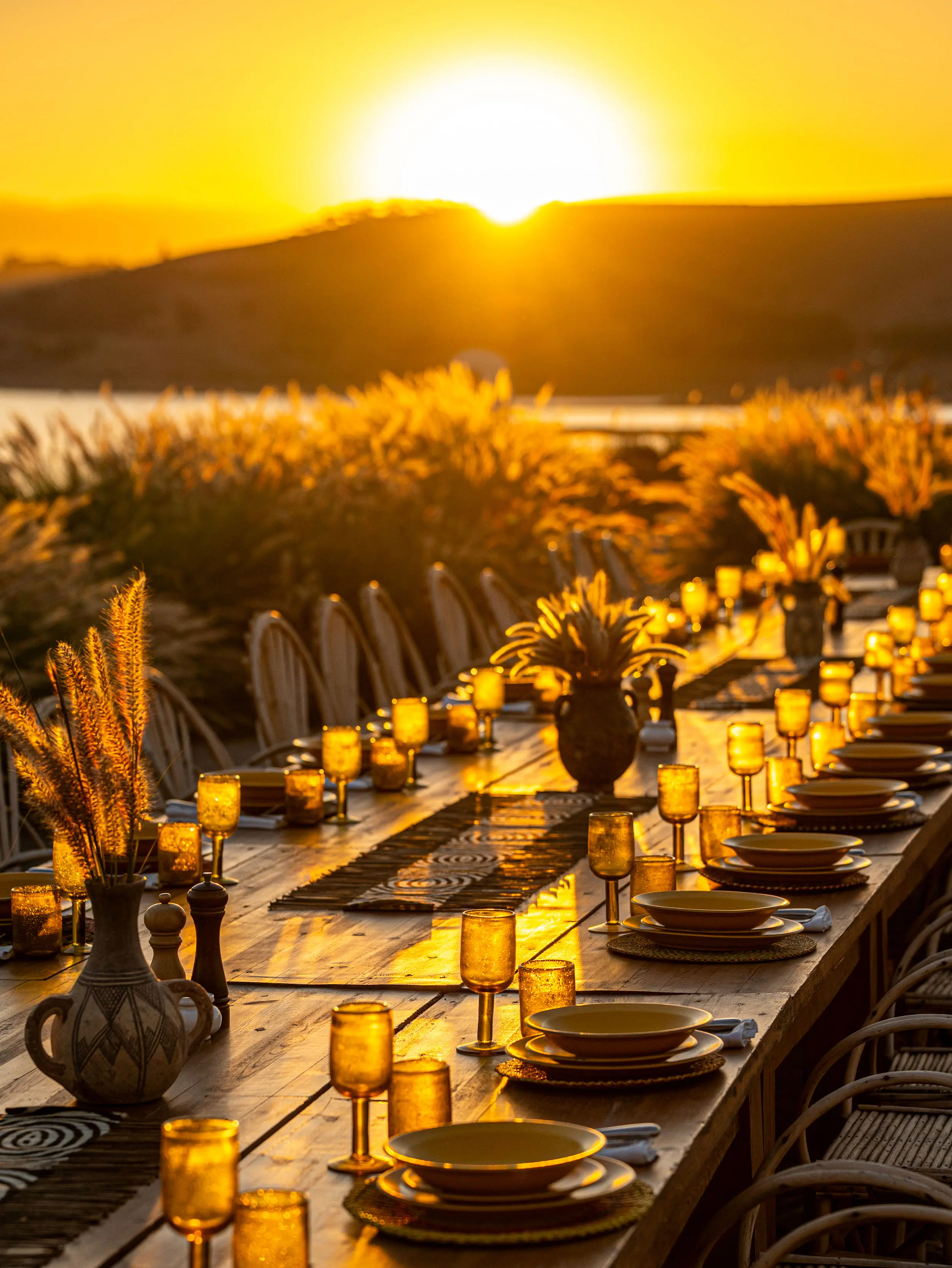Mariage de destination de luxe exclusif avec une atmosphère festive dans le magnifique désert d'Agafay