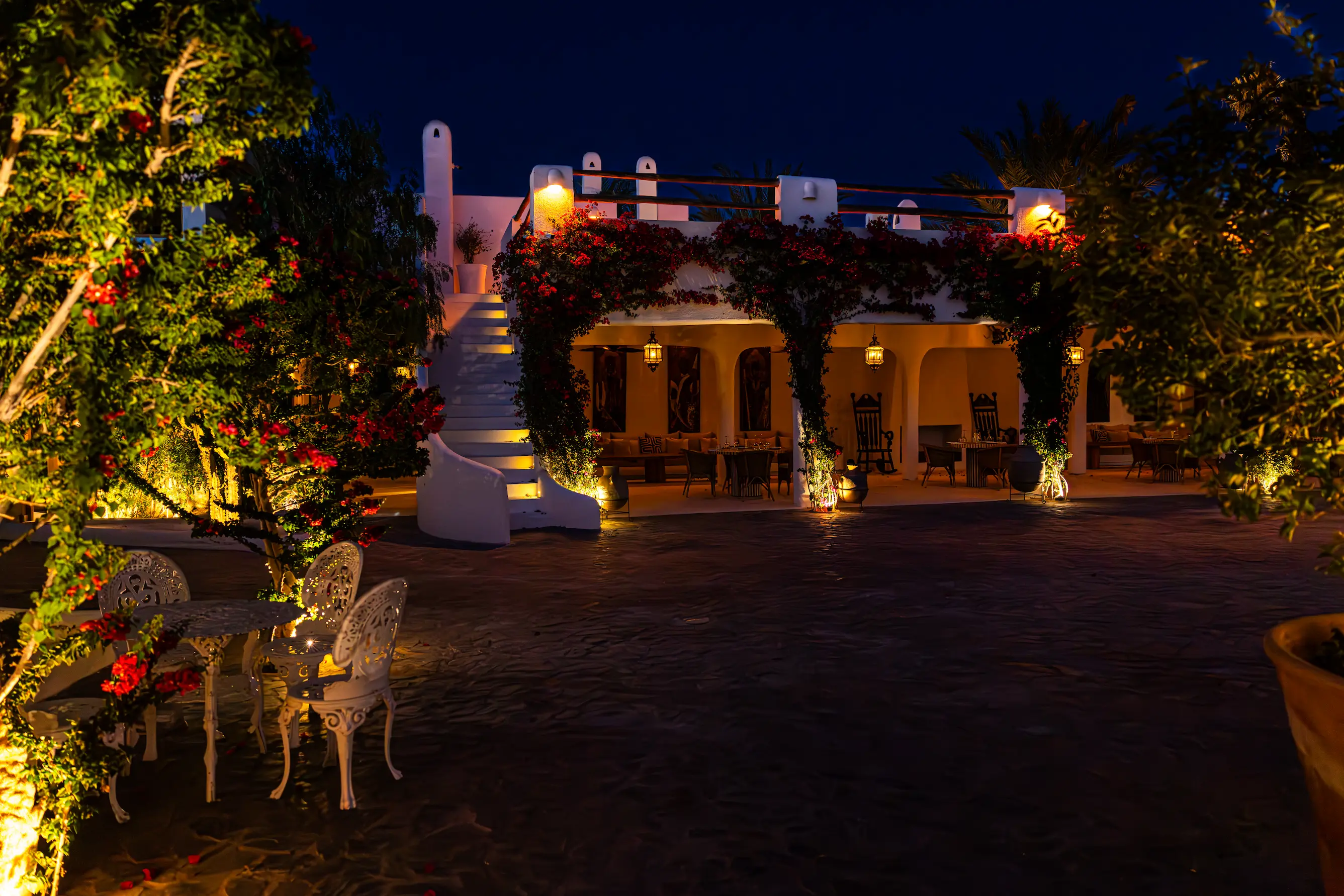 Tente bédouine traditionnelle dans un hôtel de luxe du désert d’Agafay près de Marrakech