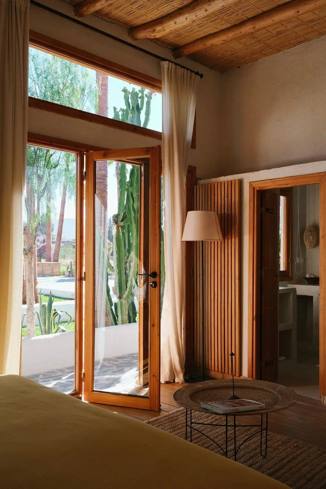 Expérience festive de luxe dans le désert près de Marrakech avec une ambiance inspirée de Nobu